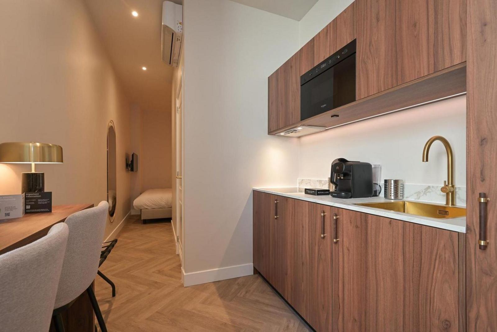 Novallure Downtown - Short Stay Apartments The Hague Room photo